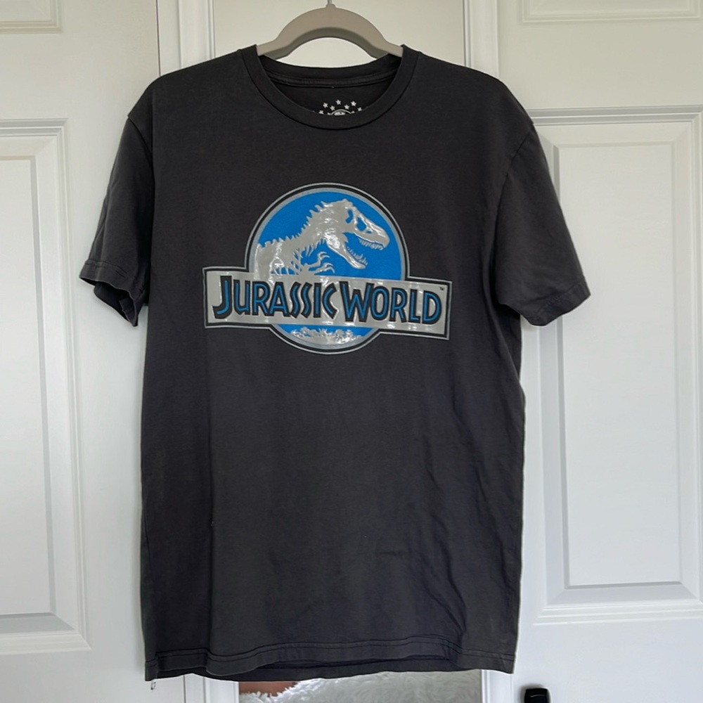 Men’s Jurassic World size medium t shirt
